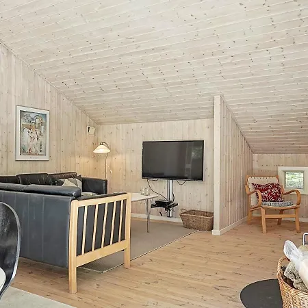 Four-bedroom Holiday In Nexo 14 * Spidsegard