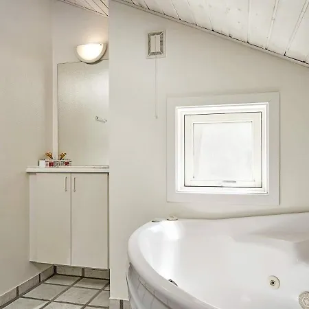 Four-bedroom Holiday In Nexo 14 * Spidsegard