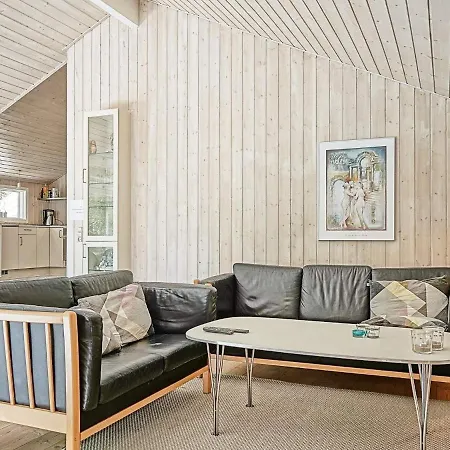 Four-bedroom Holiday In Nexo 14 Holiday home Spidsegard